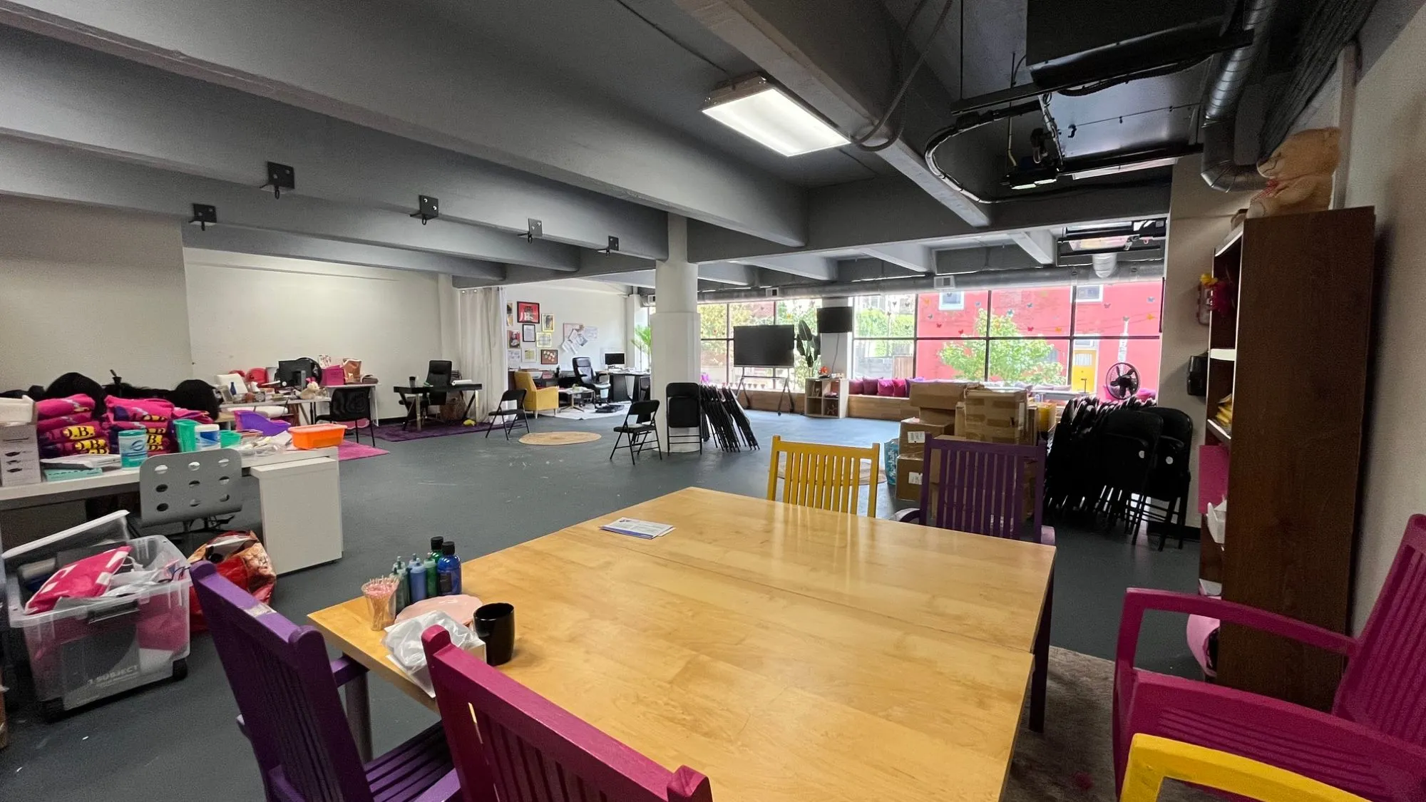 Suite 100 open space furnished